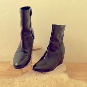 Vince leather wedge side zipper booties in very good condition